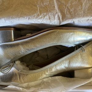 Silver elegant comfy flats 1 inch heel size 8 1/2 M Worn once